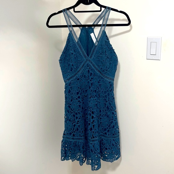 Lace blue strap midi length evening cocktail dress - Picture 3 of 6